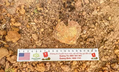 Một vật liệu nổ được phát hiện trong khuôn viên trường THCS số 1 Nam Lý, phường Nam Lý, thành phố Đồng Hới.